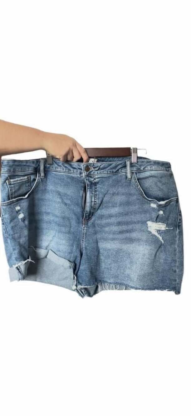 Ava & Viv Women's Plus Size Distressed Raw Hem Denim Shorts, Size 24W